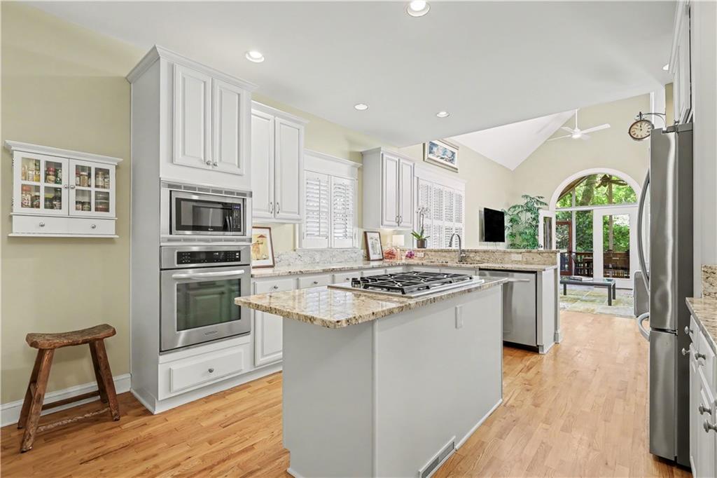 827 Highland Terrace NE