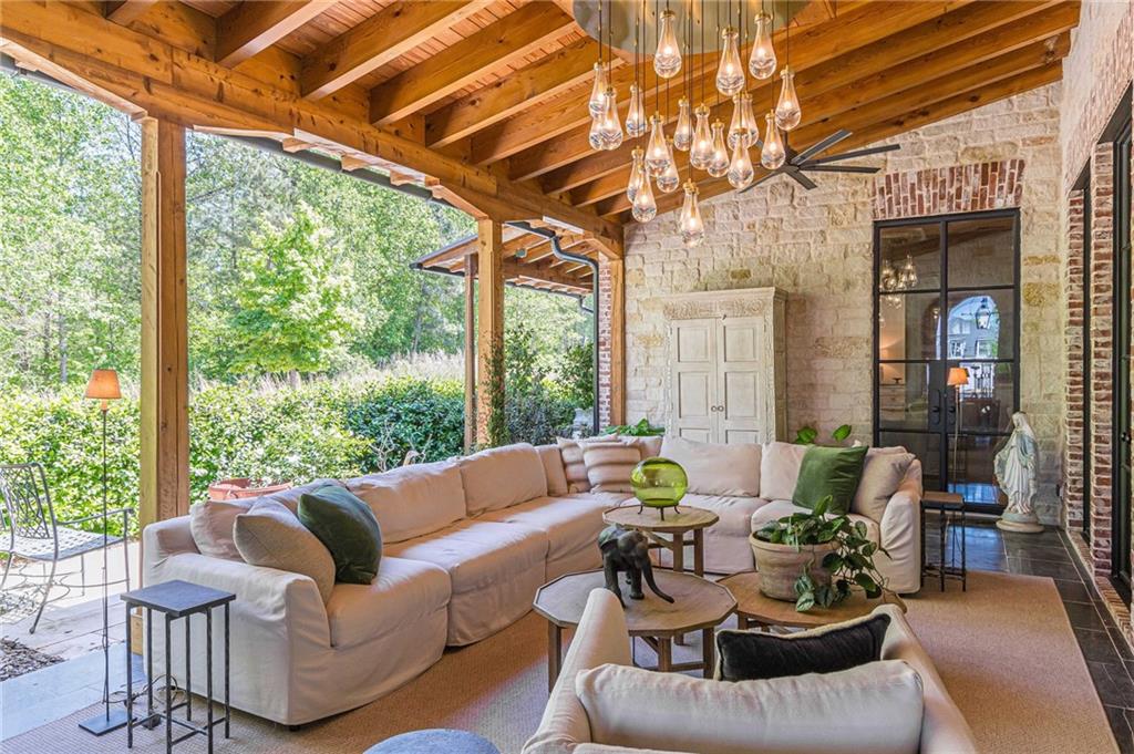 290 Guild Lane