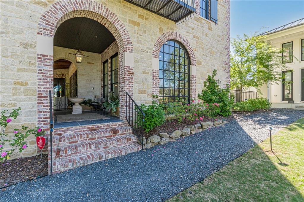 290 Guild Lane