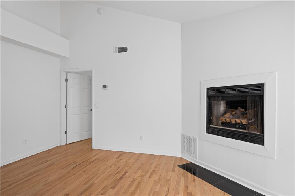 567 Winton Terrace NE Unit E