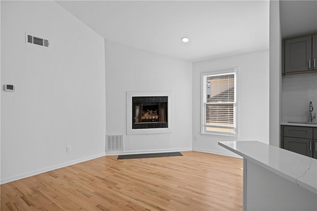 567 Winton Terrace NE Unit E