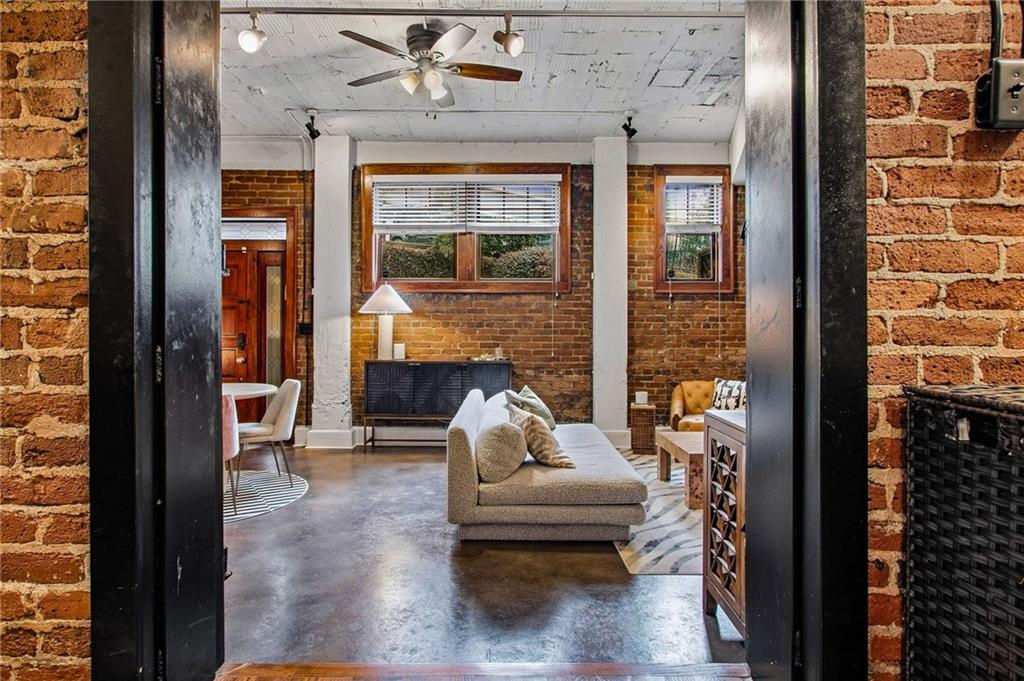 908 Juniper Street NE Unit 4