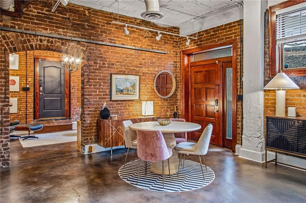 908 Juniper Street NE Unit 4