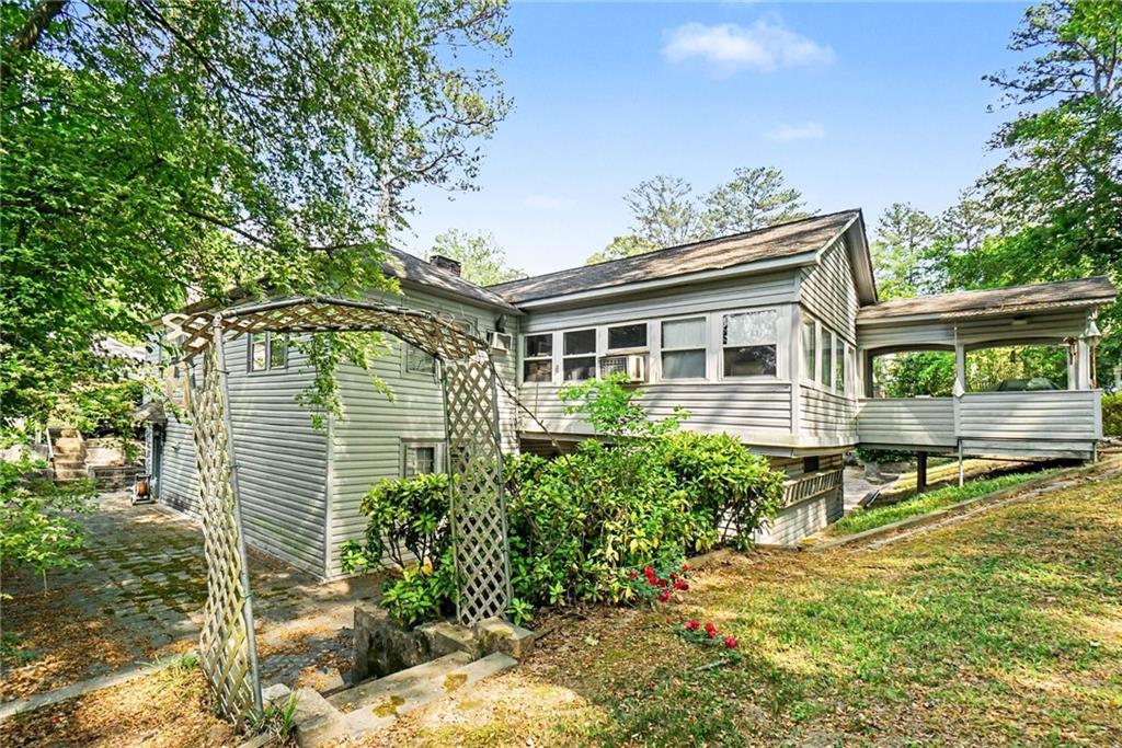 2088 E Roxboro Road NE