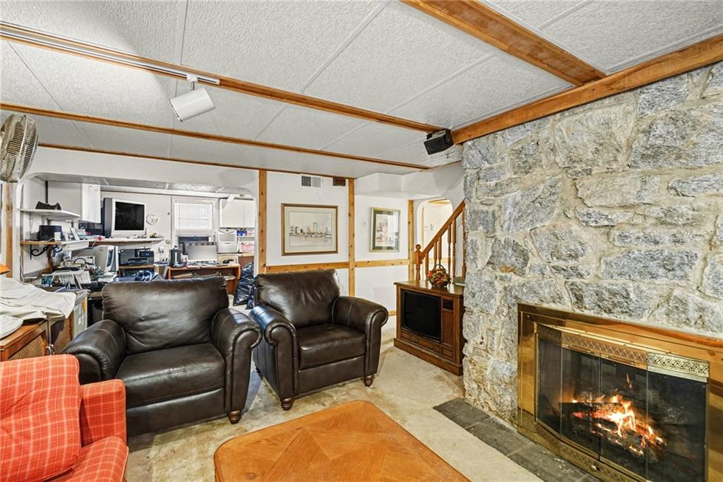 2088 E Roxboro Road NE