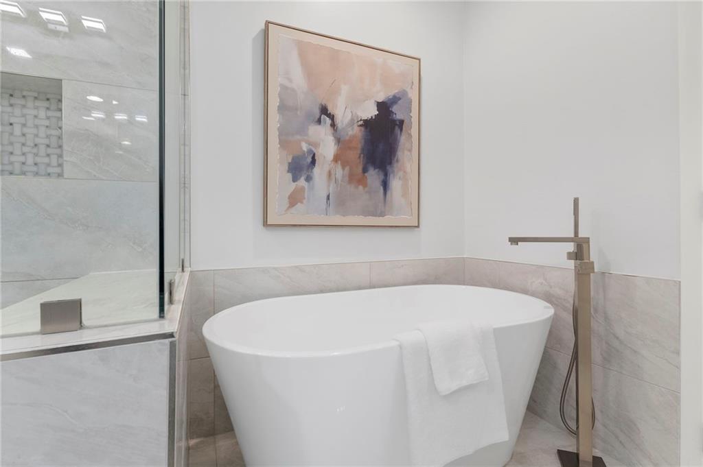 1080 Peachtree Street NE Unit 2111