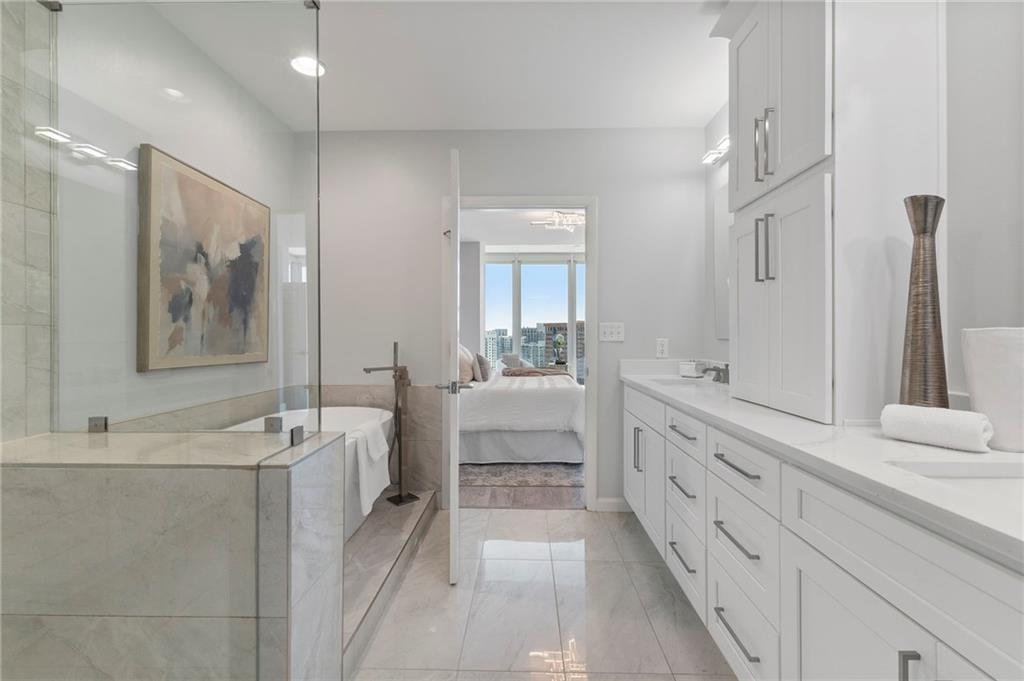 1080 Peachtree Street NE Unit 2111