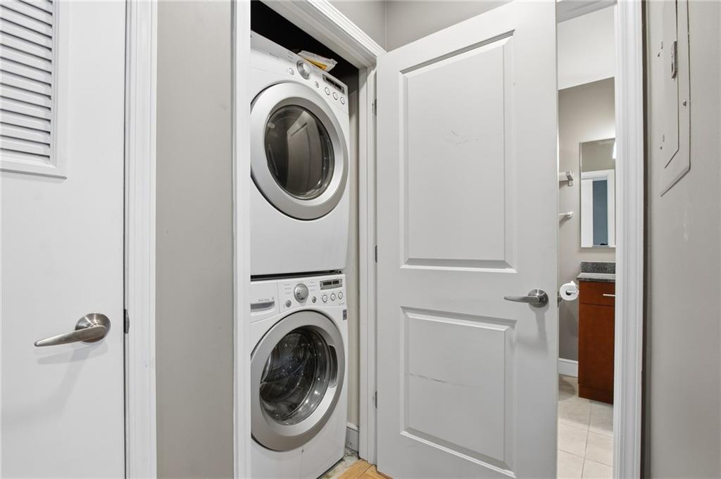 950 W Peachtree Street NW Unit 913