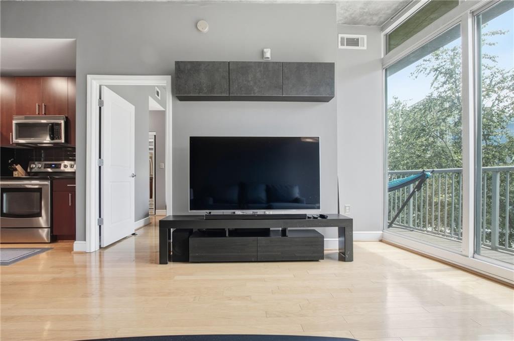 950 W Peachtree Street NW Unit 913