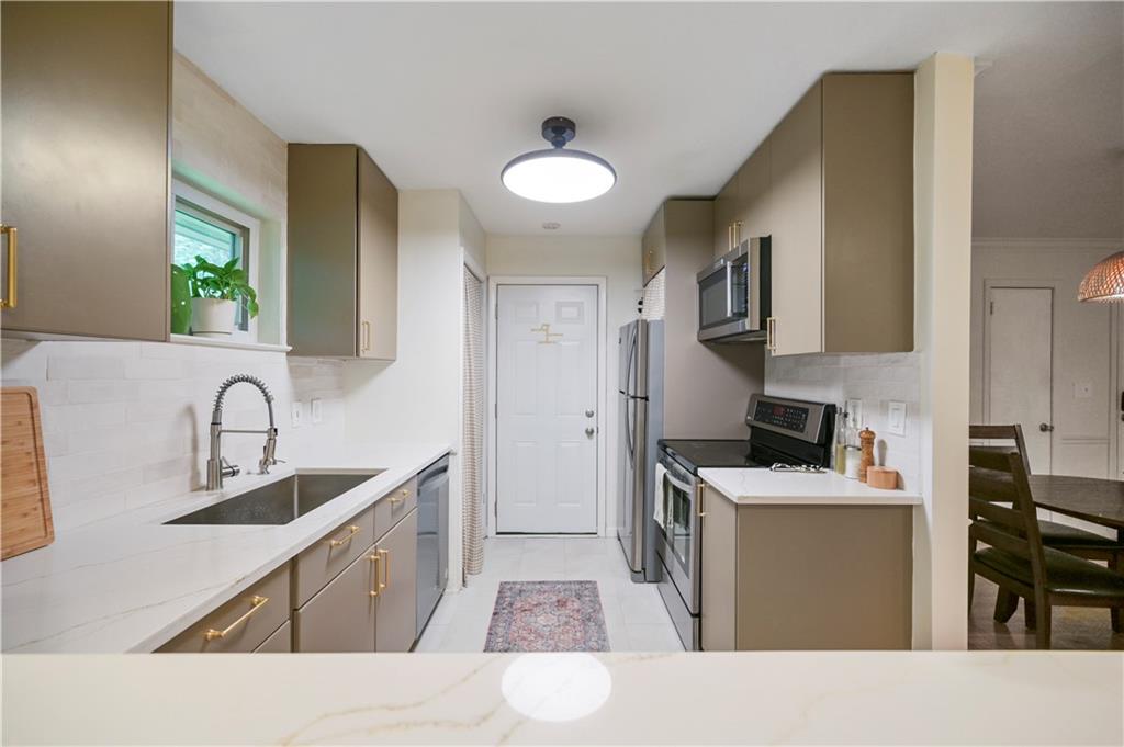 1111 Clairemont Avenue Unit L3