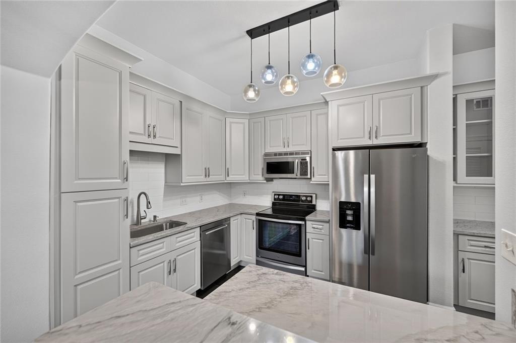 3445 Stratford Road NE Unit 402