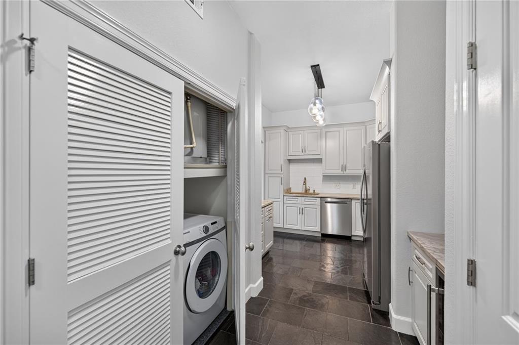 3445 Stratford Road NE Unit 402