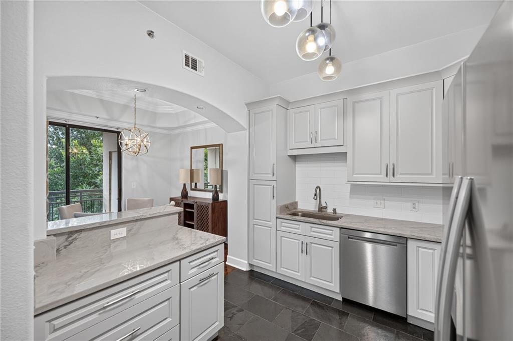 3445 Stratford Road NE Unit 402