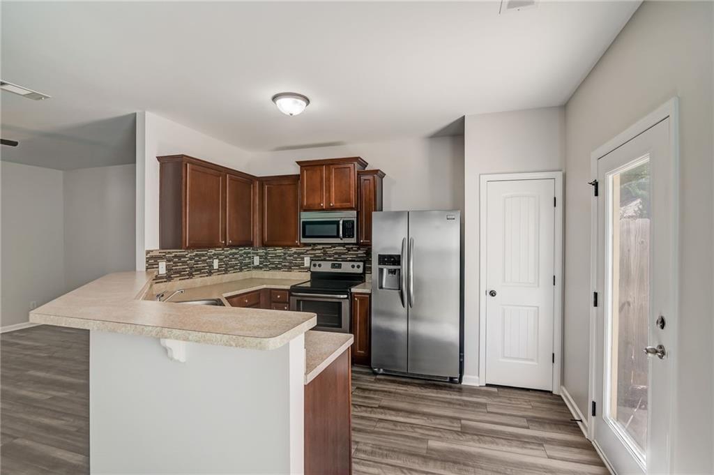 544 Oakside Place