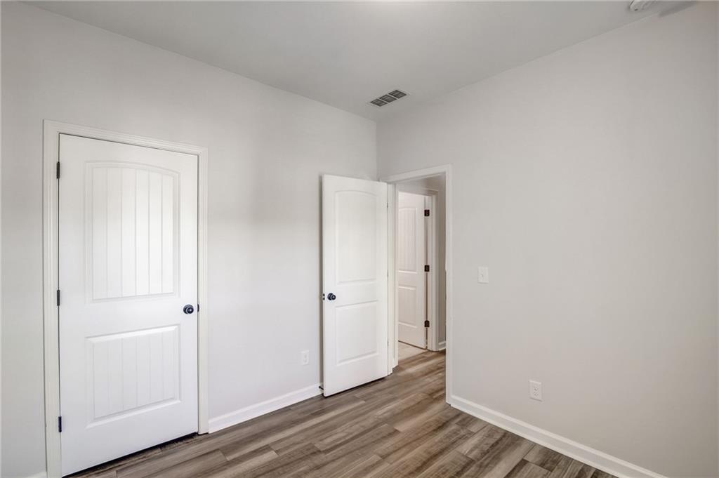 544 Oakside Place