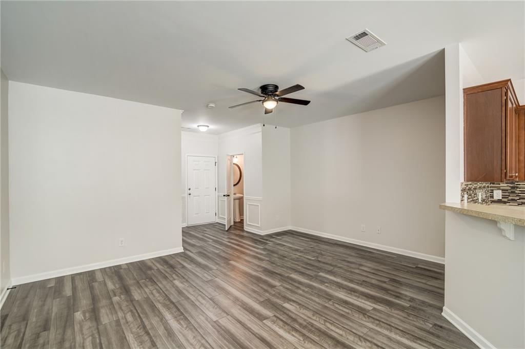 544 Oakside Place