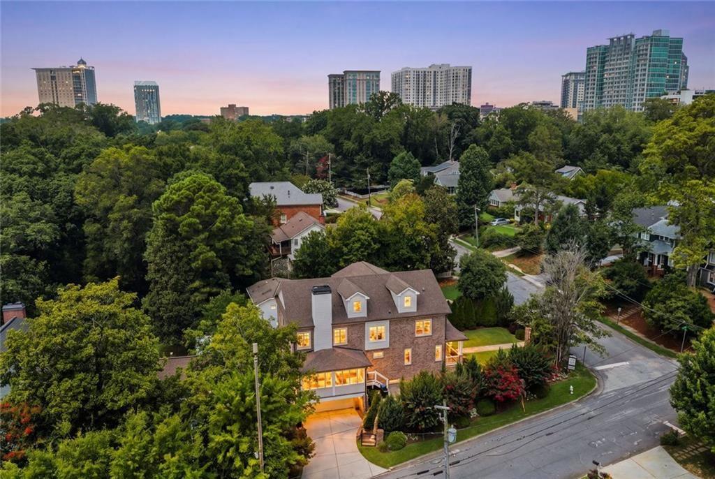 383 Peachtree Avenue NE