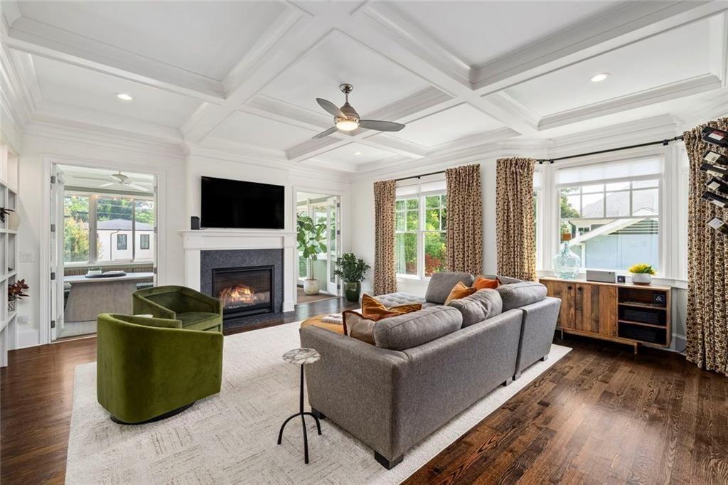 383 Peachtree Avenue NE