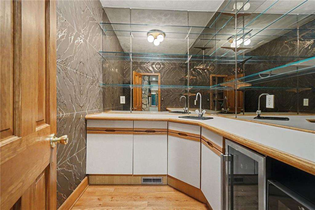 365 Crosstree Lane