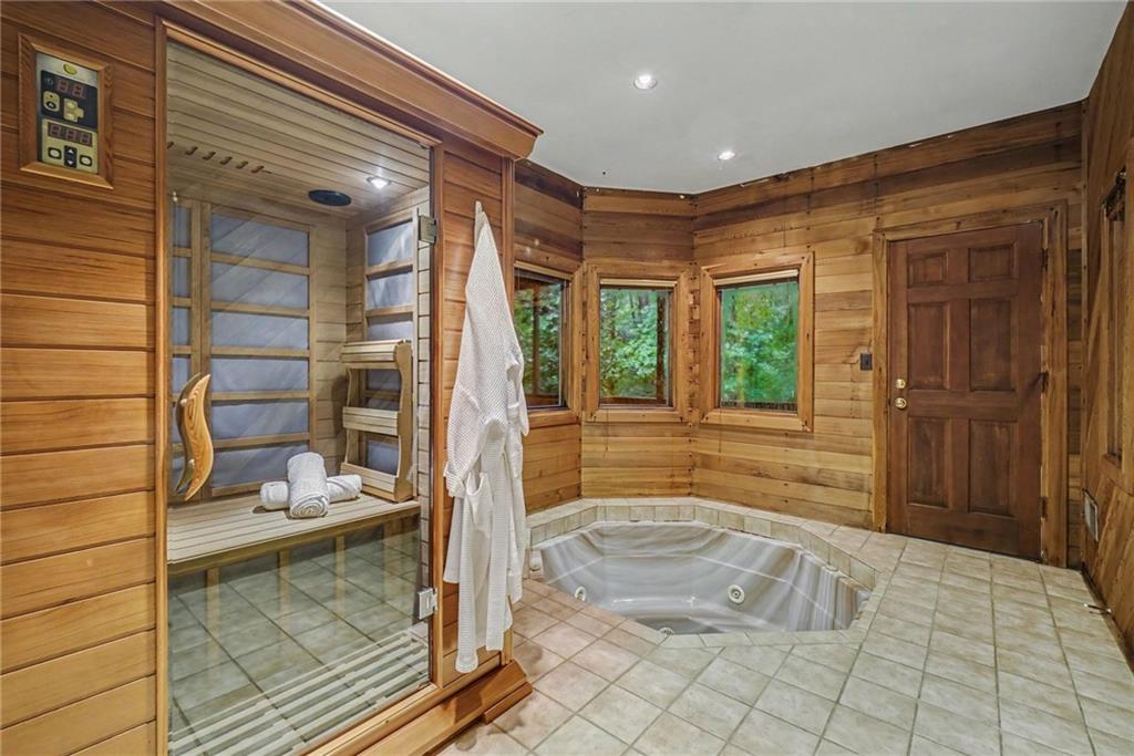 365 Crosstree Lane