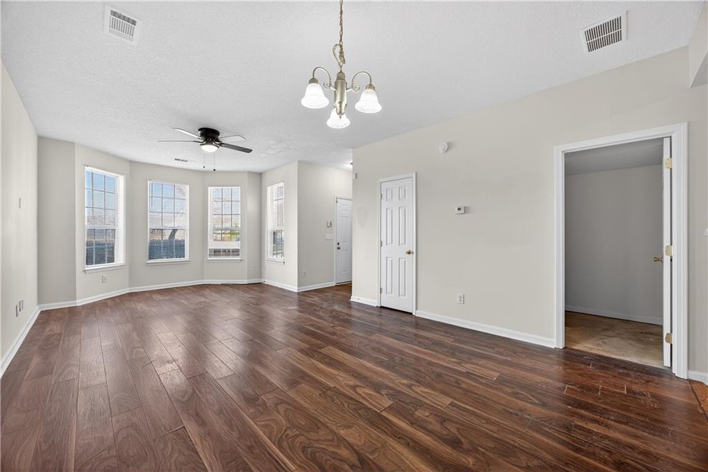 7614 Creekside Lane
