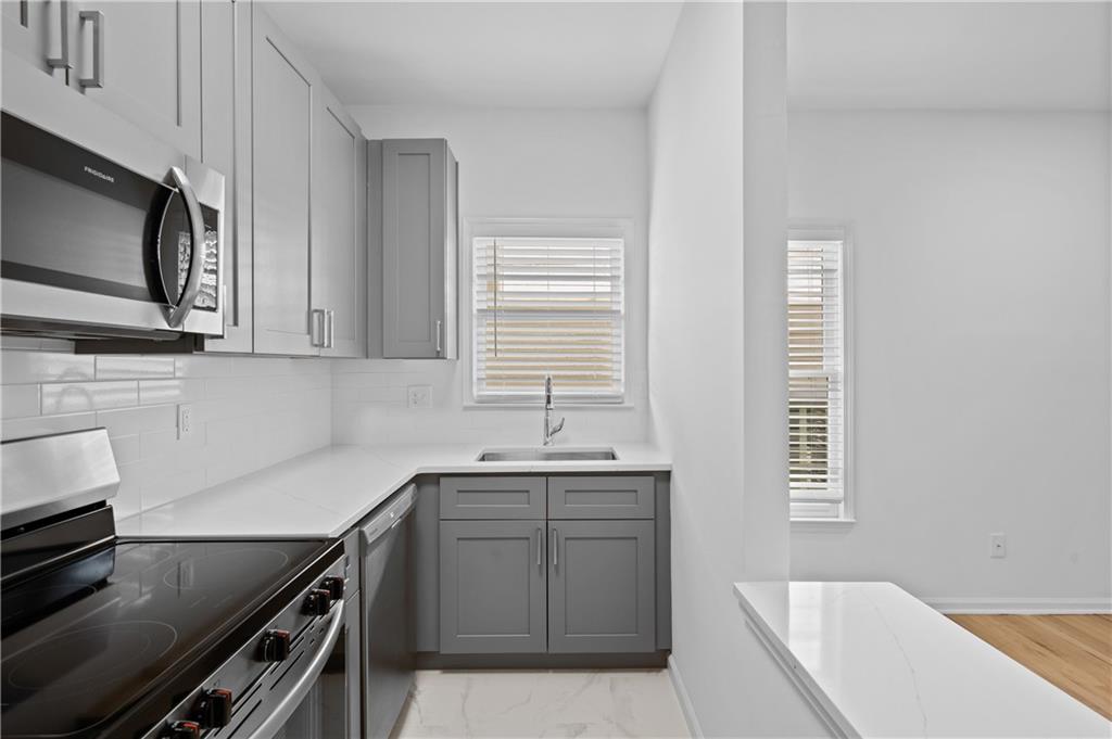 567 Winton Terrace NE Unit D