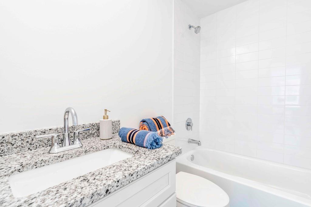 1015 Greenwood Avenue NE Unit 6