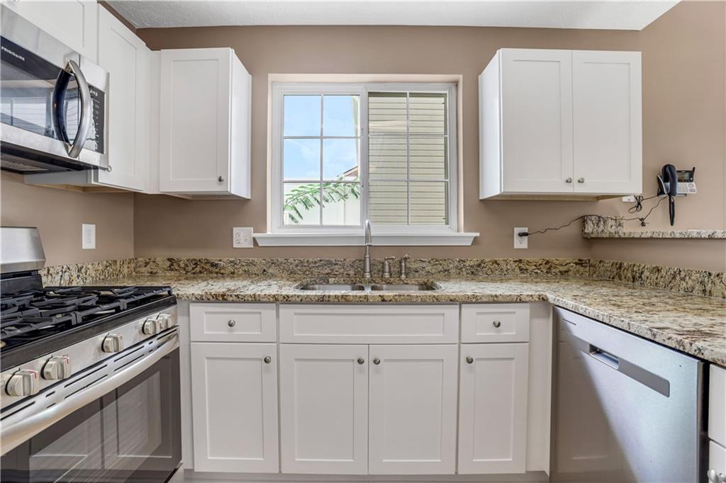 141 W Oaks Place