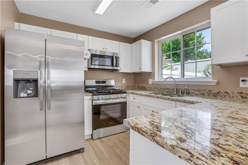 141 W Oaks Place