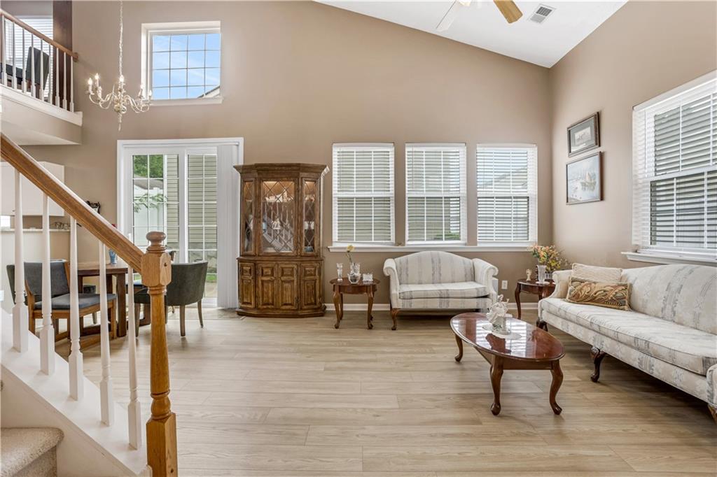 141 W Oaks Place