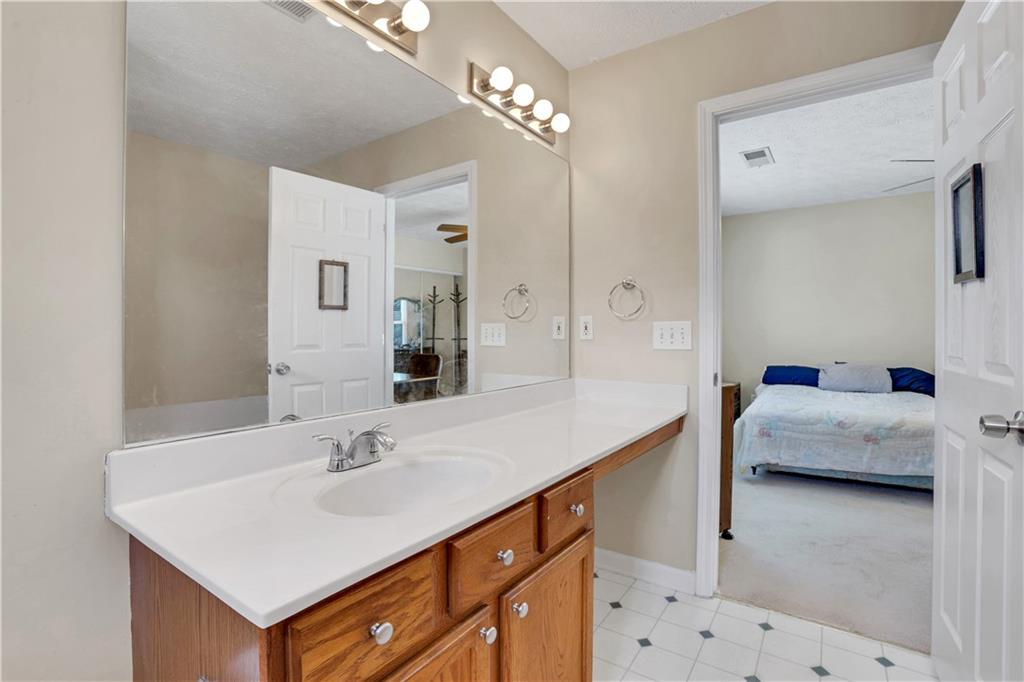 141 W Oaks Place