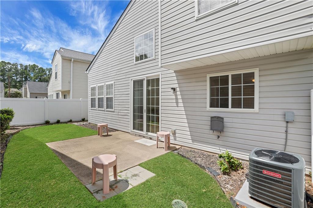 141 W Oaks Place