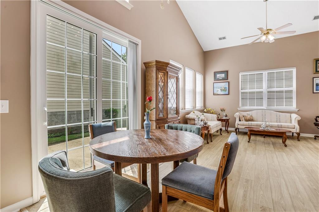 141 W Oaks Place