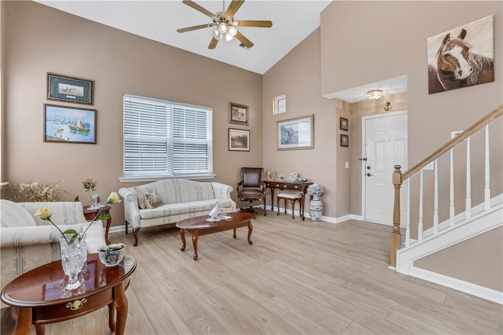 141 W Oaks Place