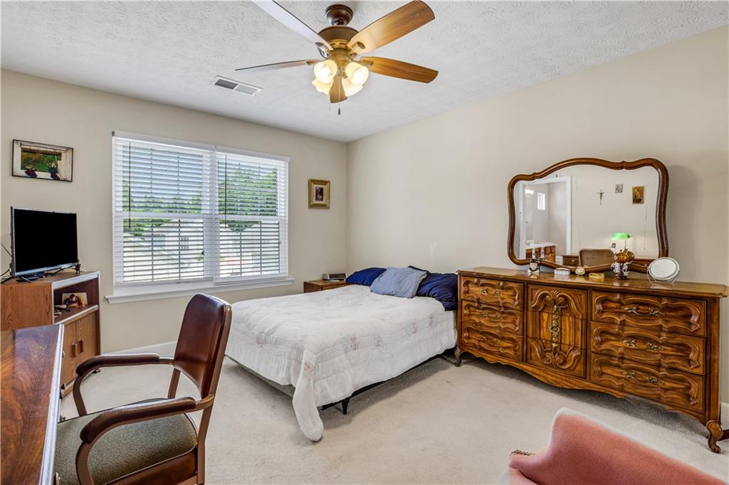 141 W Oaks Place