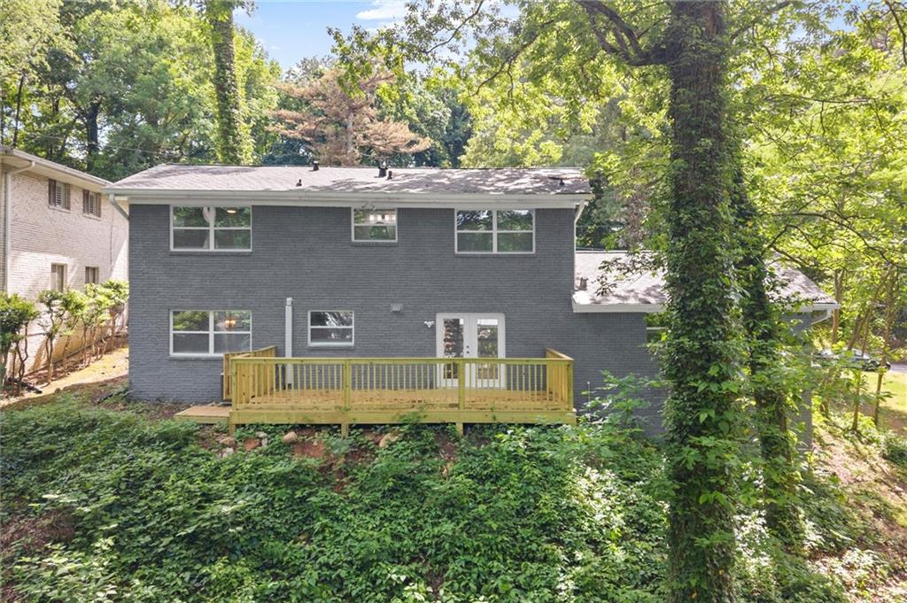 495 Larchmont Circle NW