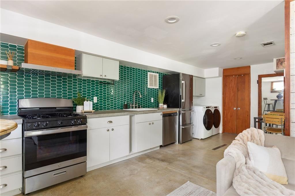133 Arcadia Circle NW