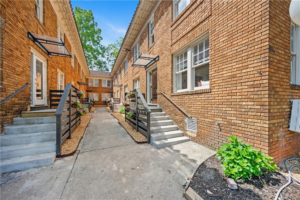 405 4th Street NE