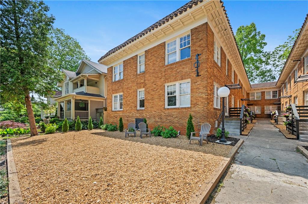 405 4th Street NE