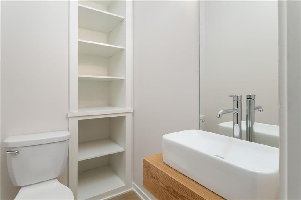 454 Calhoun Street NW