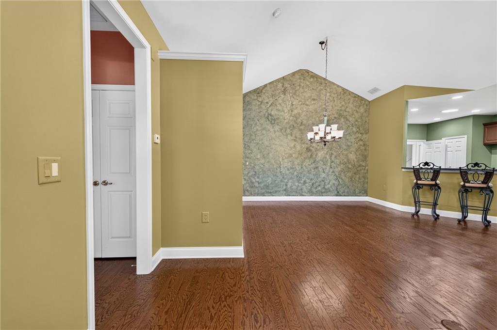 2708 Grapevine Circle Unit 2004