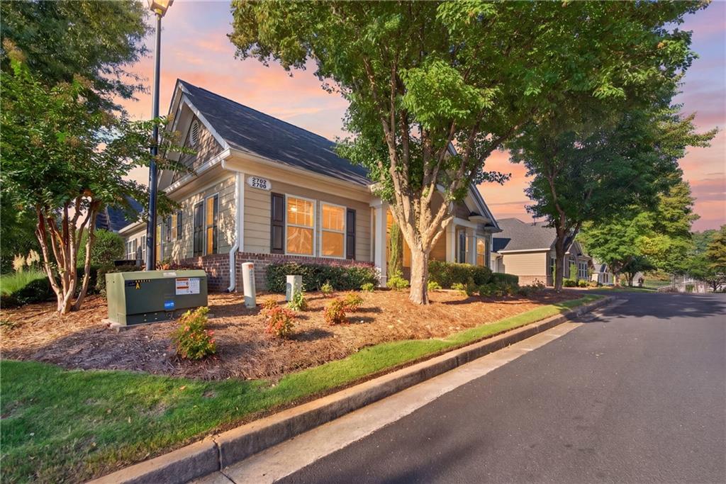2708 Grapevine Circle Unit 2004