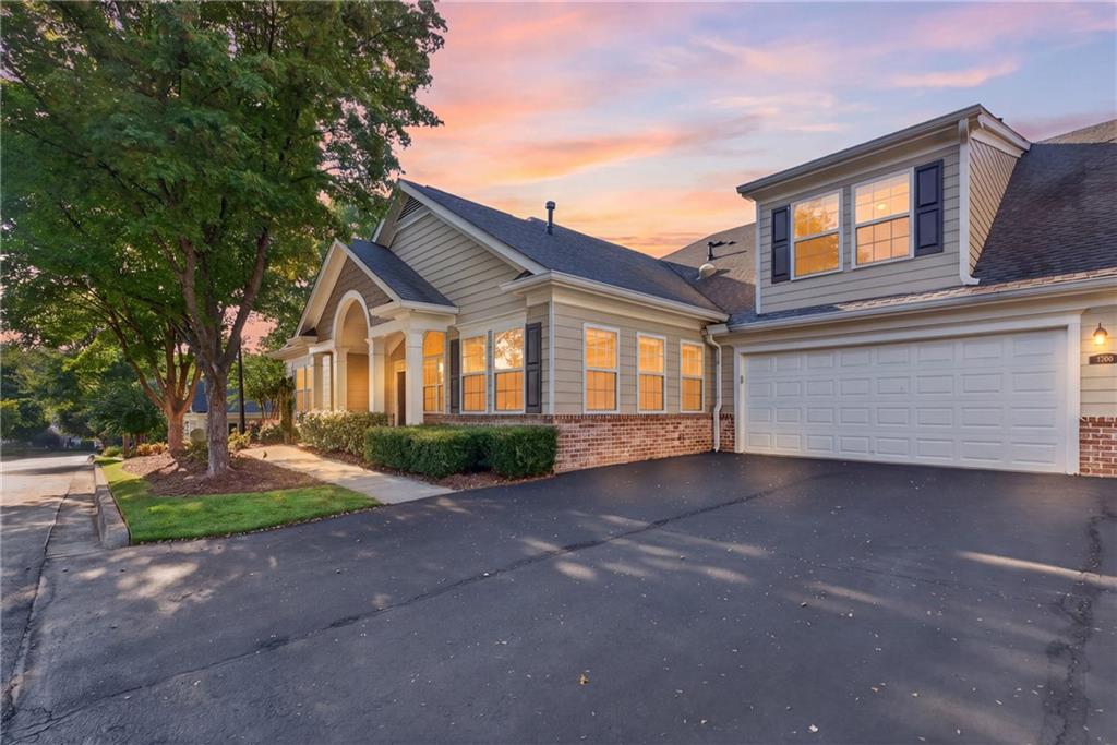 2708 Grapevine Circle Unit 2004