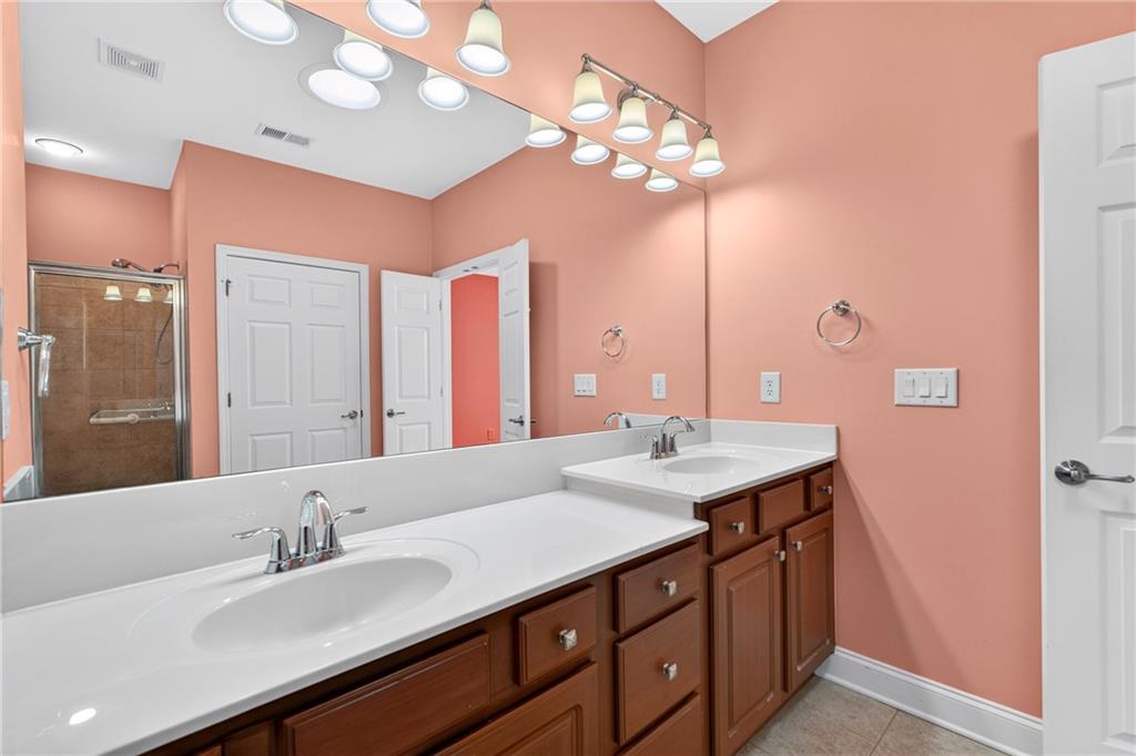 2708 Grapevine Circle Unit 2004