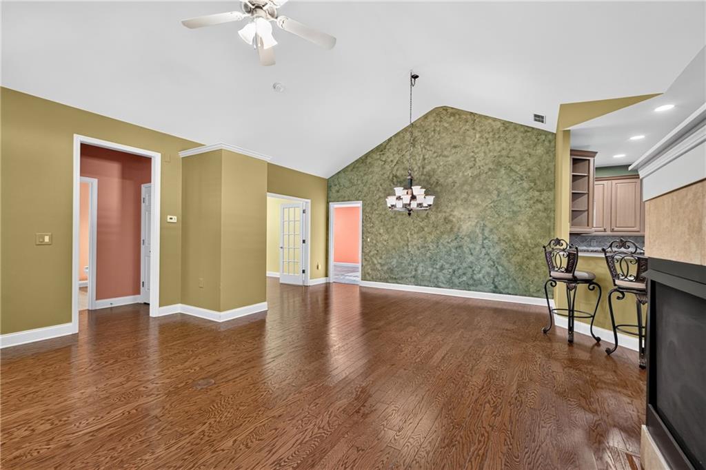 2708 Grapevine Circle Unit 2004