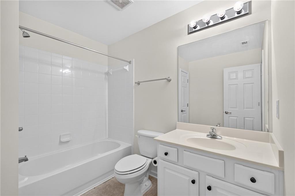 2708 Grapevine Circle Unit 2004