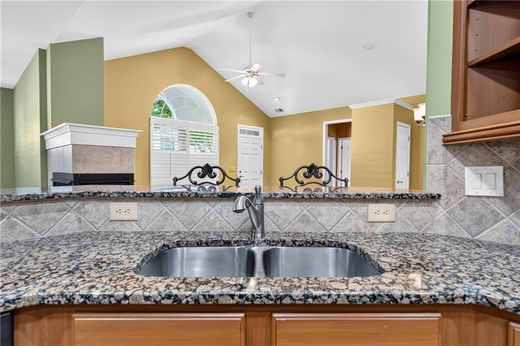 2708 Grapevine Circle Unit 2004