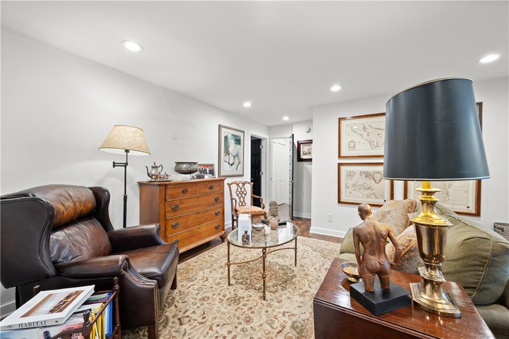 880 Saint Charles Avenue NE Unit 9