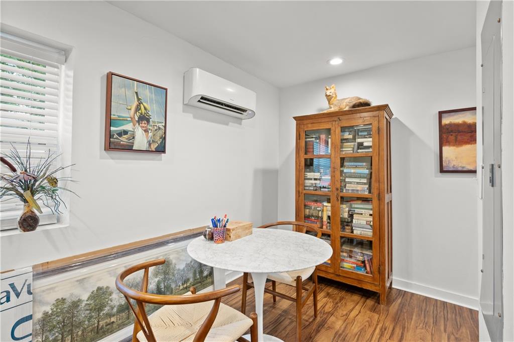880 Saint Charles Avenue NE Unit 9