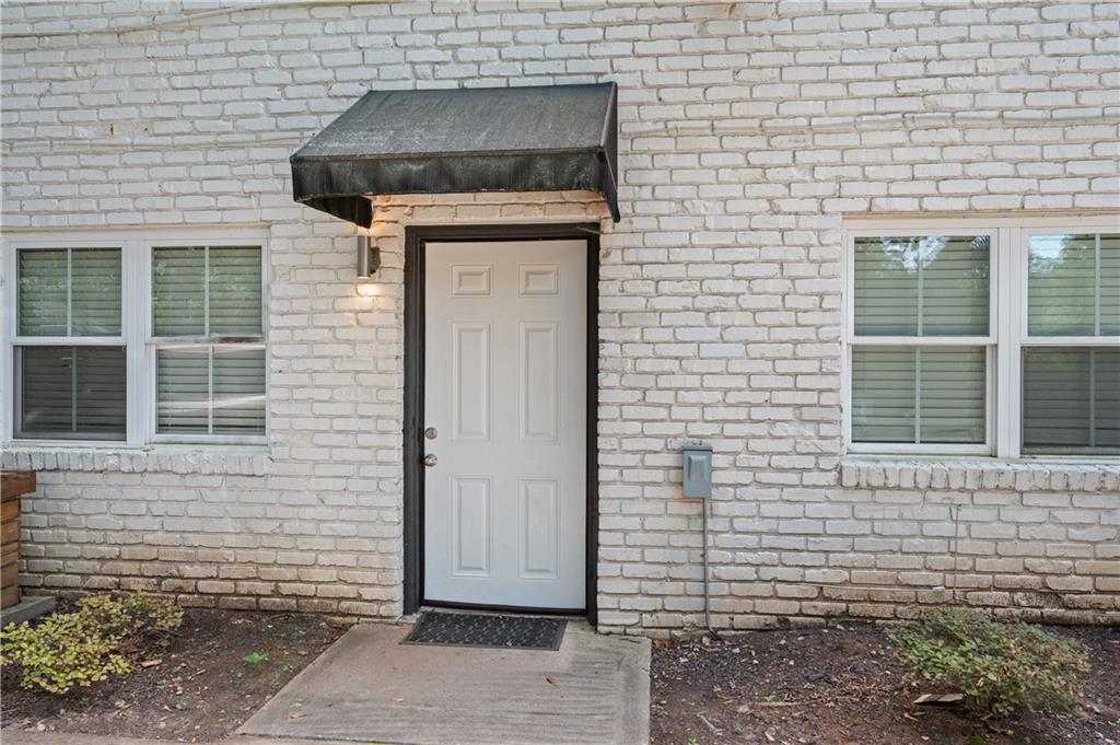 880 Saint Charles Avenue NE Unit 9